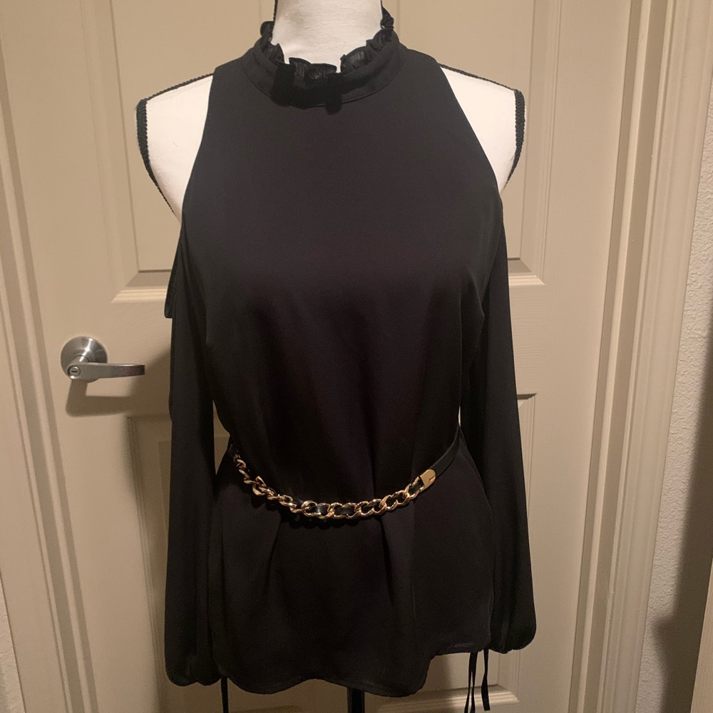 *Closet Clear Out Sale* Bebe cold shoulder peasant top